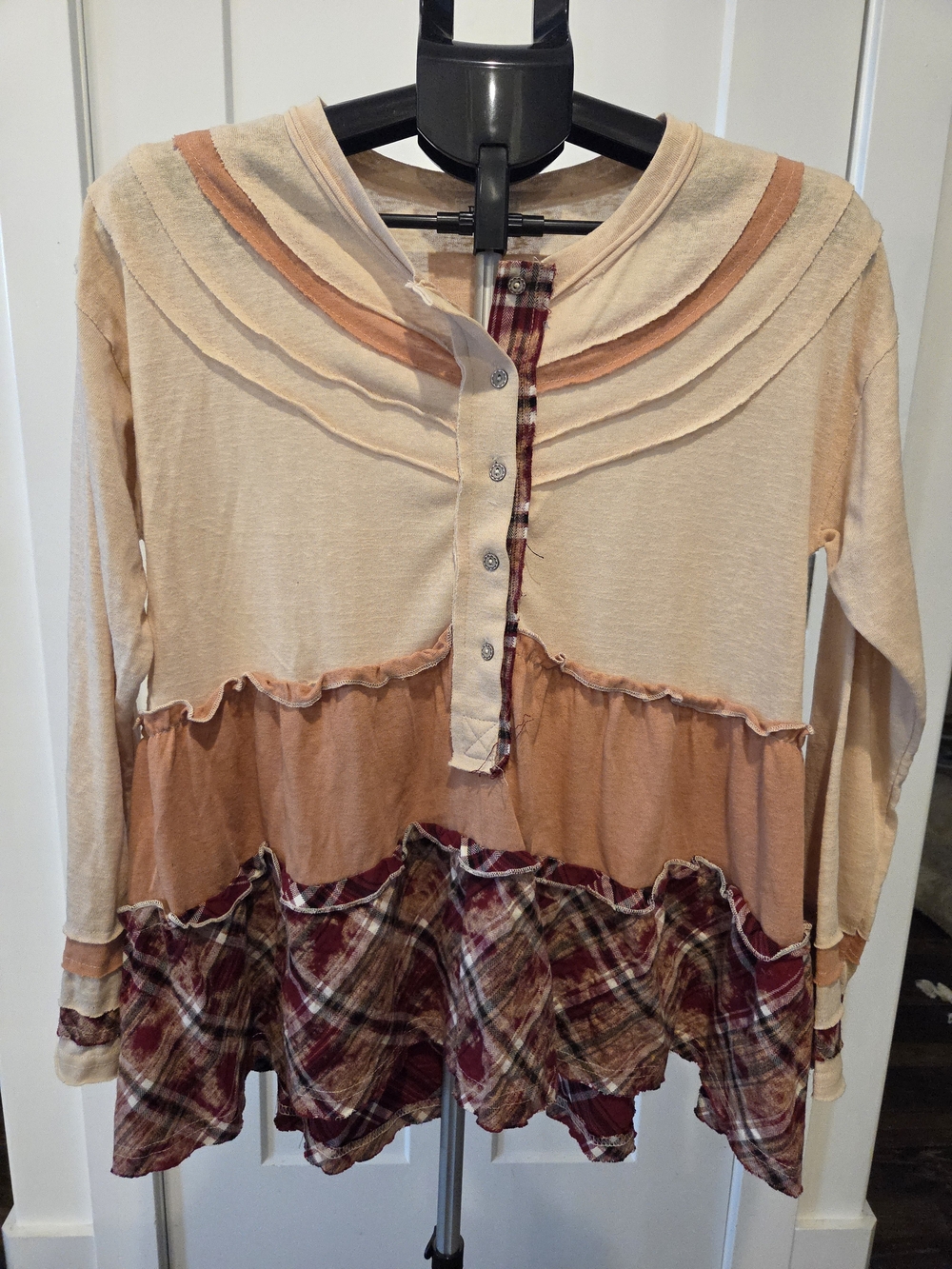108.  POL Womens Cream and Plaid Long-Sleeve Tiered Henley